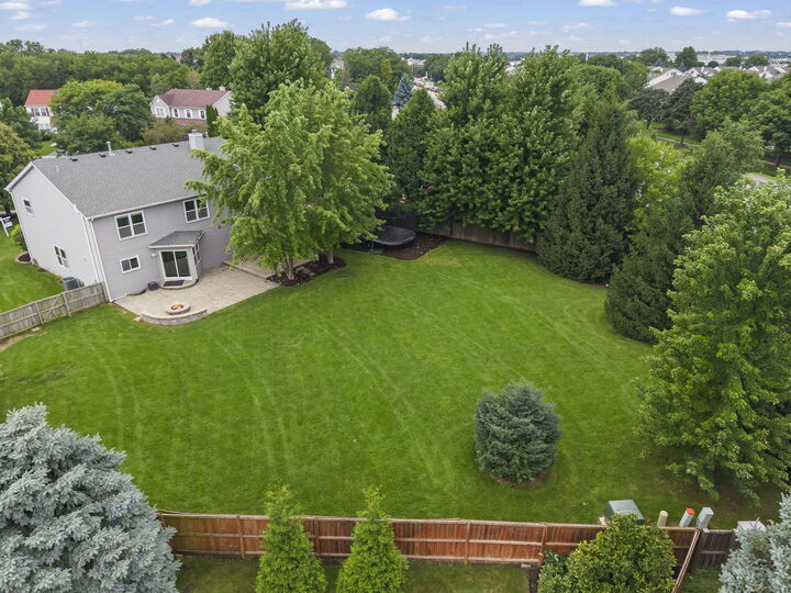 Property Photo:  808 Livingston Court  IL 60540 