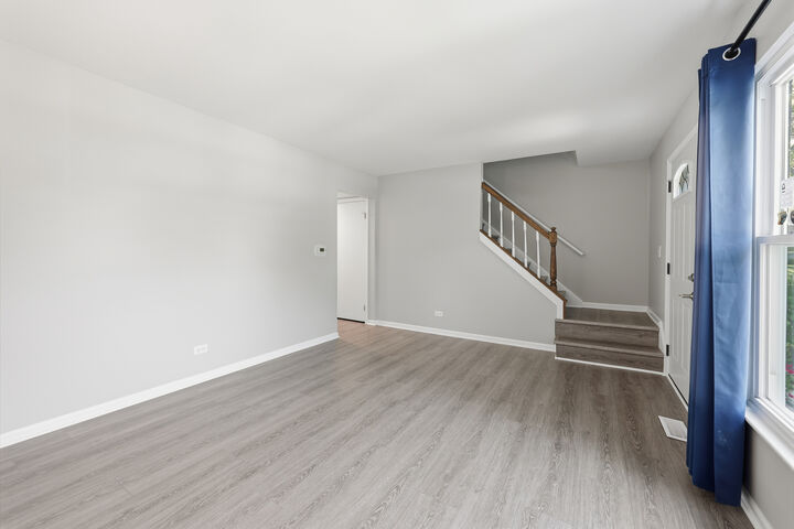 Property Photo:  809 Bishop Court  IL 60194 