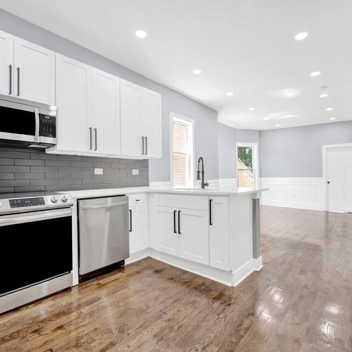 Property Photo:  1821 N Kedvale Avenue 1  IL 60639 