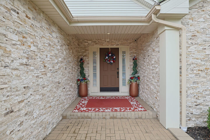 Property Photo: 2920 Farmington Drive IL 60046