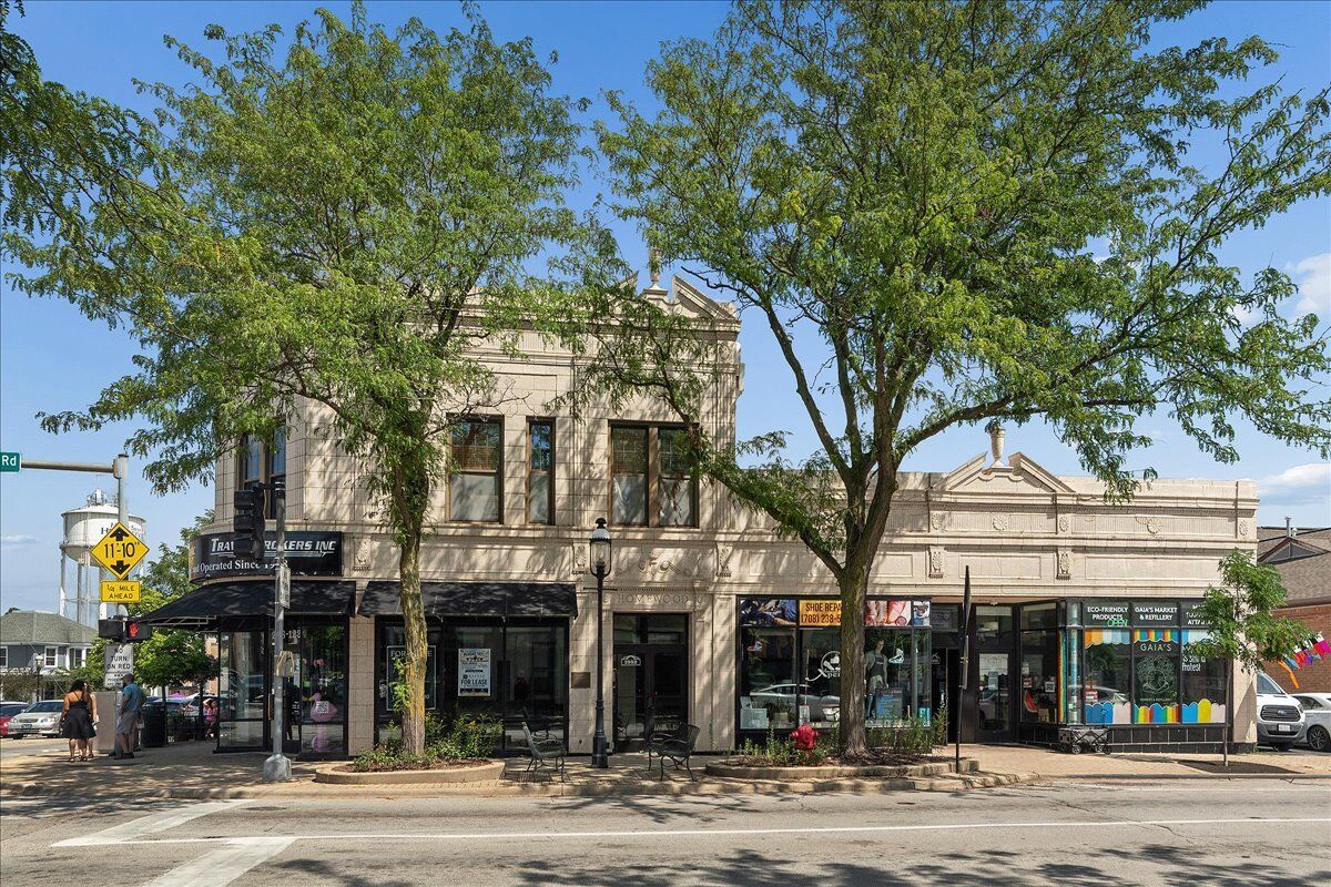 Property Photo:  1952 Ridge Road 2S  IL 60430 
