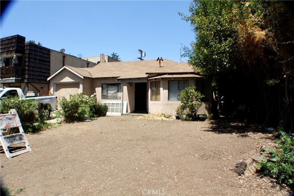 Property Photo:  5739 Hazeltine  CA 91401 
