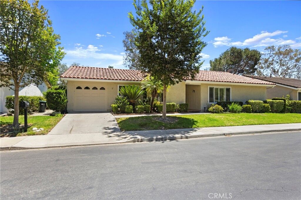 Property Photo:  28162 Via Herrera  CA 92692 