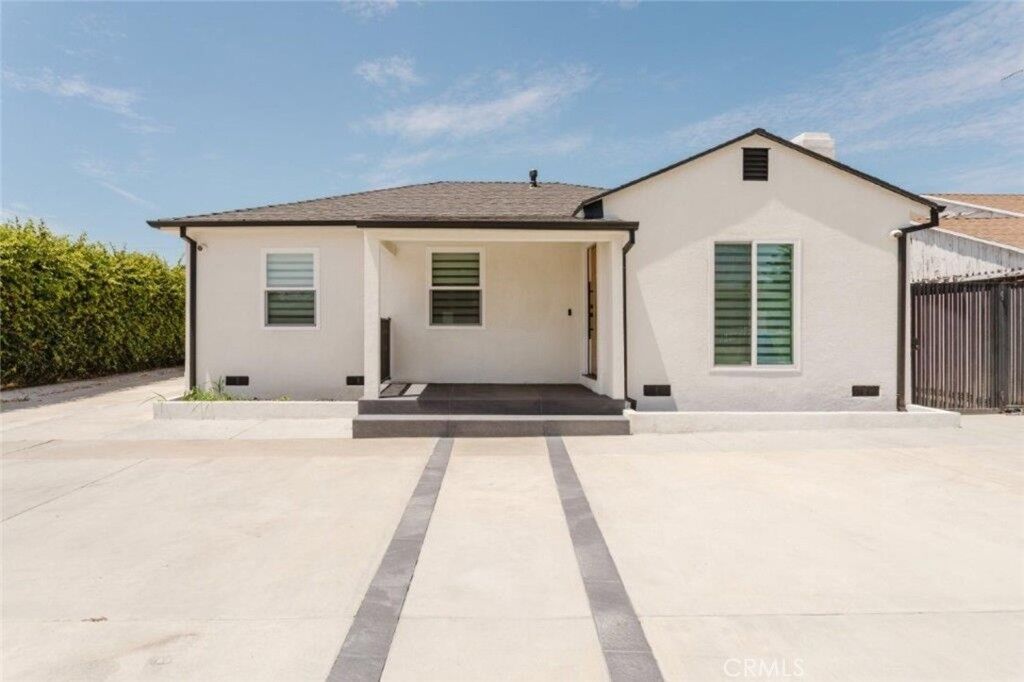 Property Photo: 8119 Shadyglade Avenue CA 91605