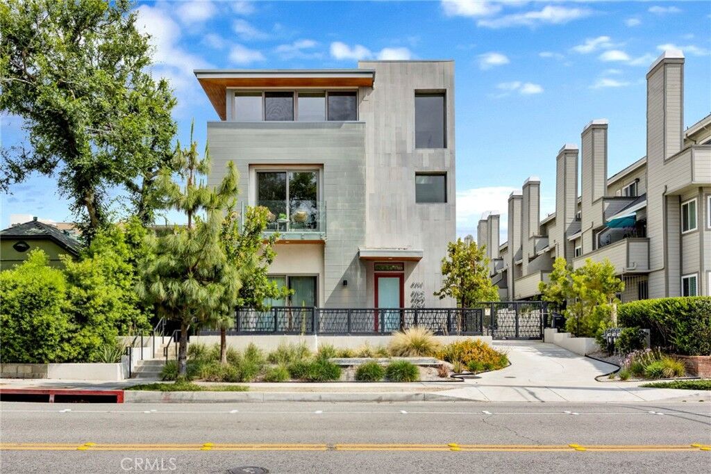 Property Photo: 941 E California Boulevard 1 CA 91106