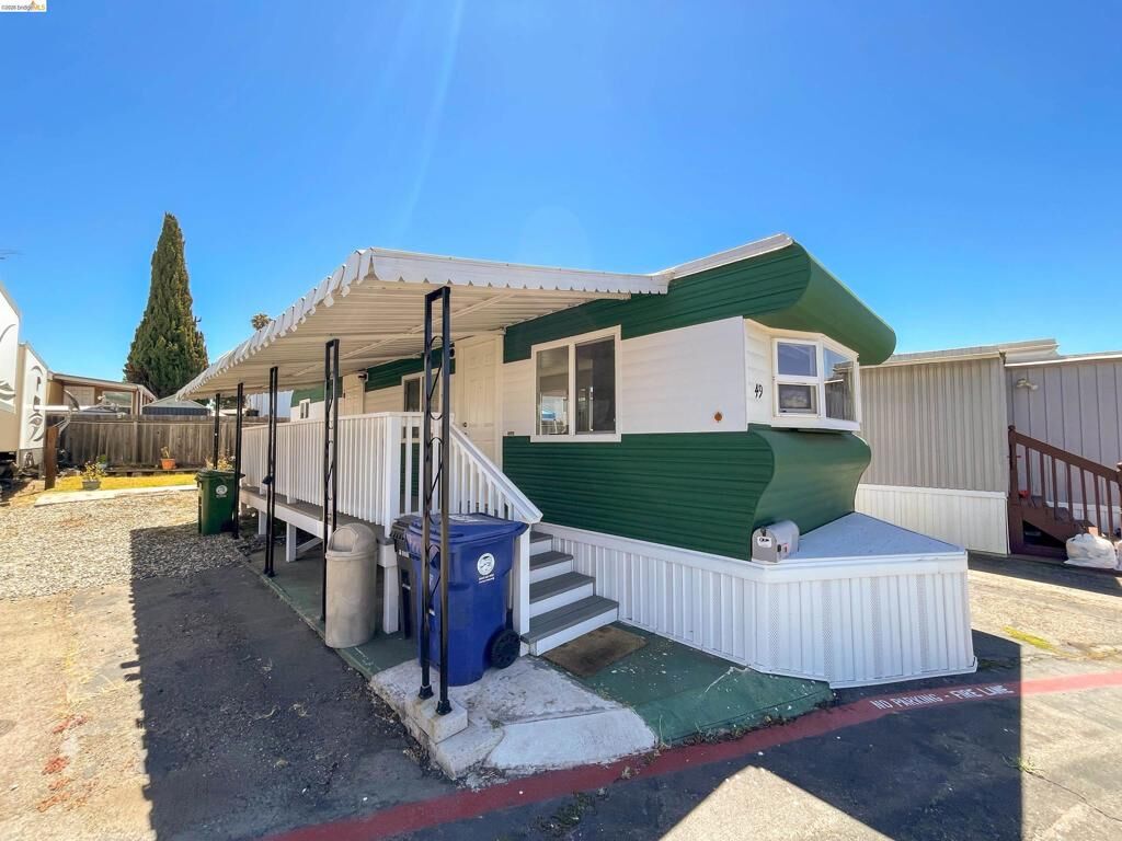 Property Photo:  3875 Castro Valley Blvd  CA 94546 