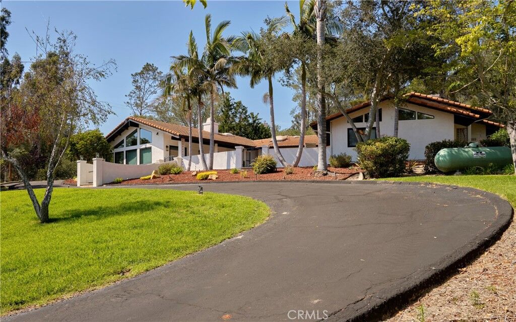 Property Photo:  875 Golden Hawk  CA 93420 
