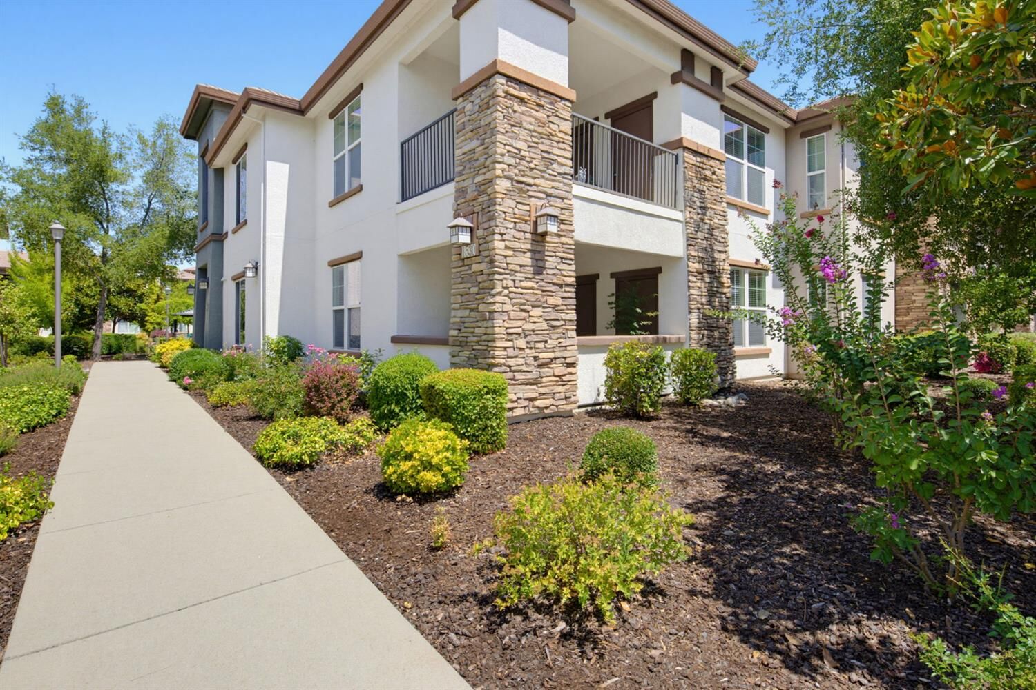 Property Photo: 1530 Topanga Lane 101 CA 95648