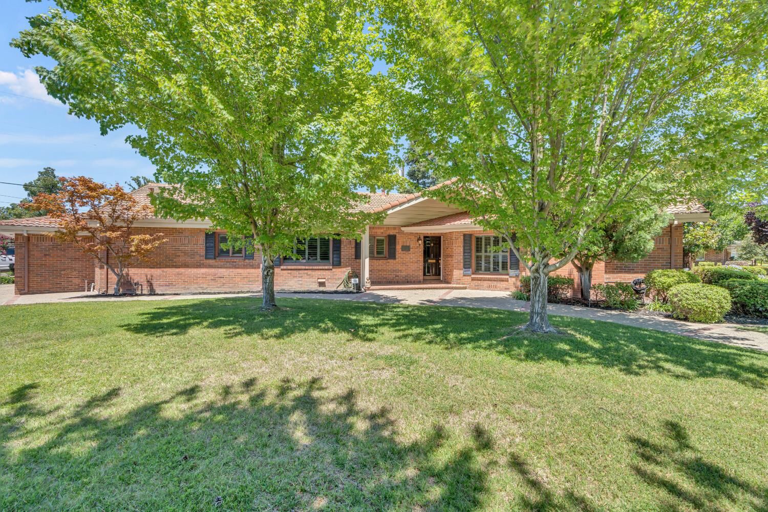 Property Photo:  1071 W Monterey Avenue  CA 95204 
