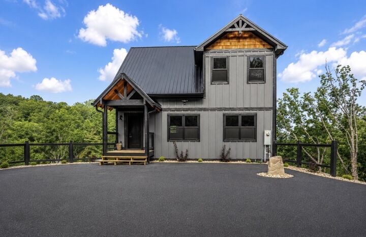 Property Photo:  3414 Sugar Maple Loop Rd  TN 37862 