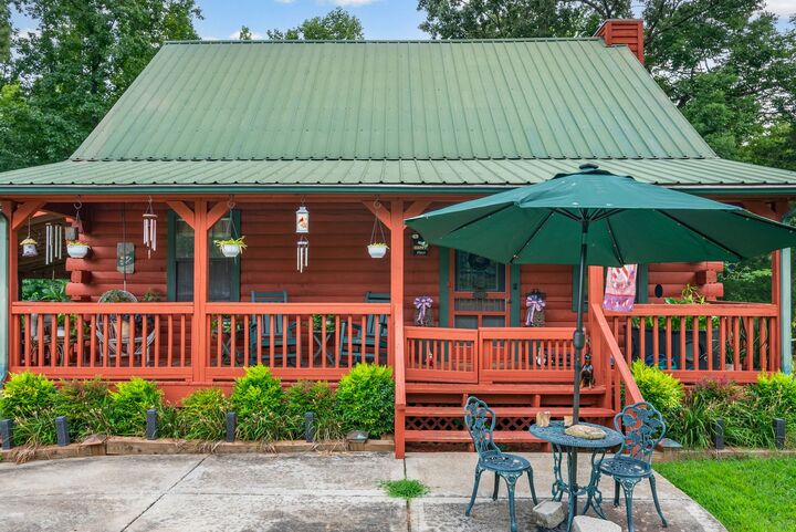 Property Photo:  208 Lakeshore Dr  TN 37058 
