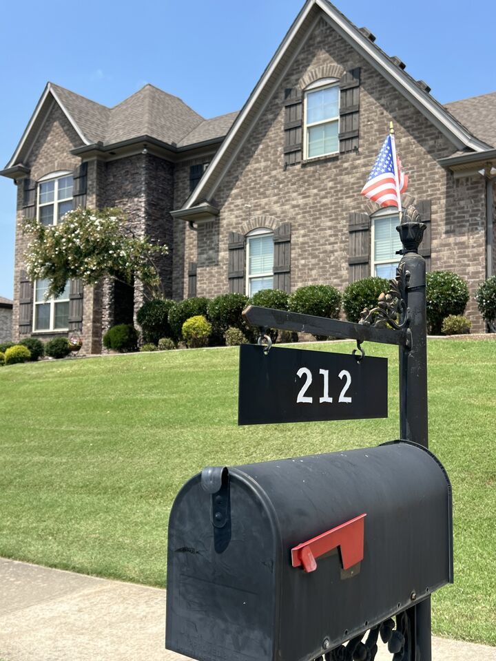 Property Photo:  212 Ettington Dr  TN 37066 