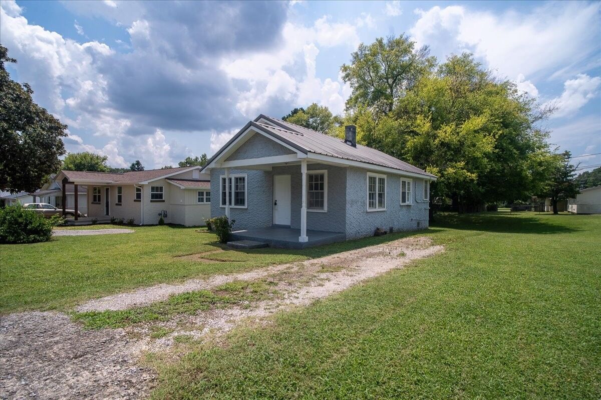 Property Photo: 204 S Spurr St AL 35630