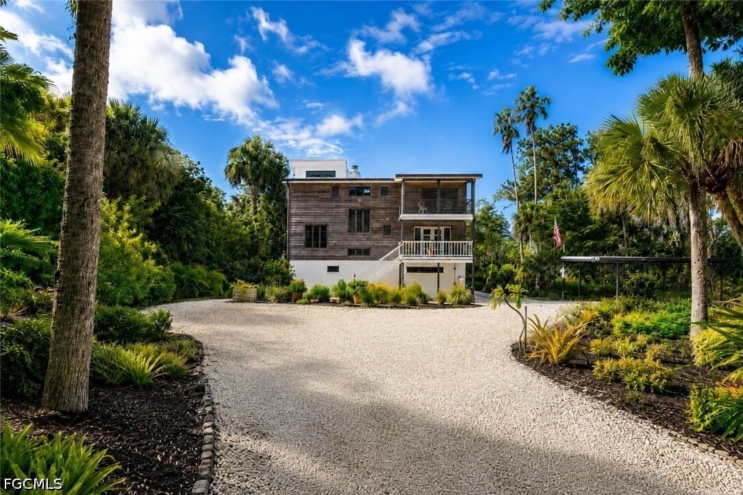 Property Photo:  4359 County Rd 78  FL 33935 