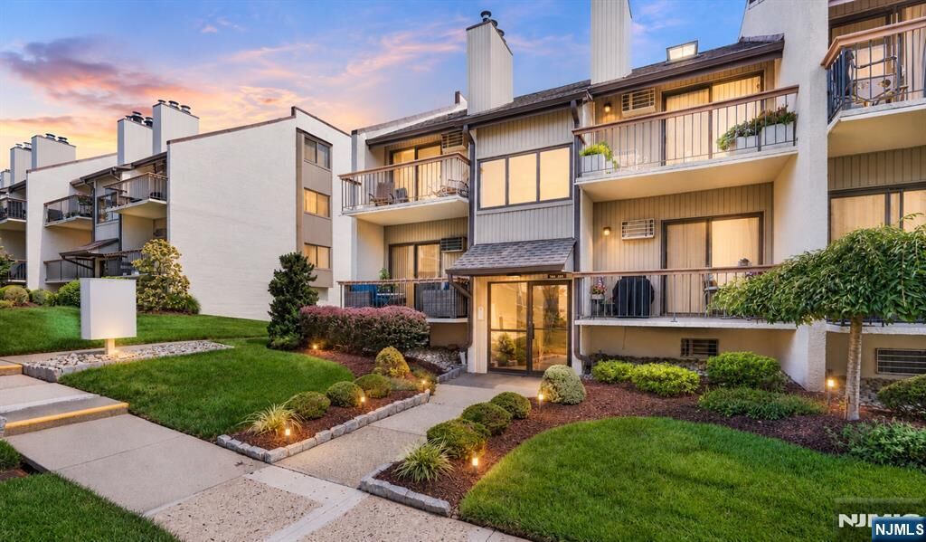 Property Photo:  102 West Ridge Mews  NJ 07075 