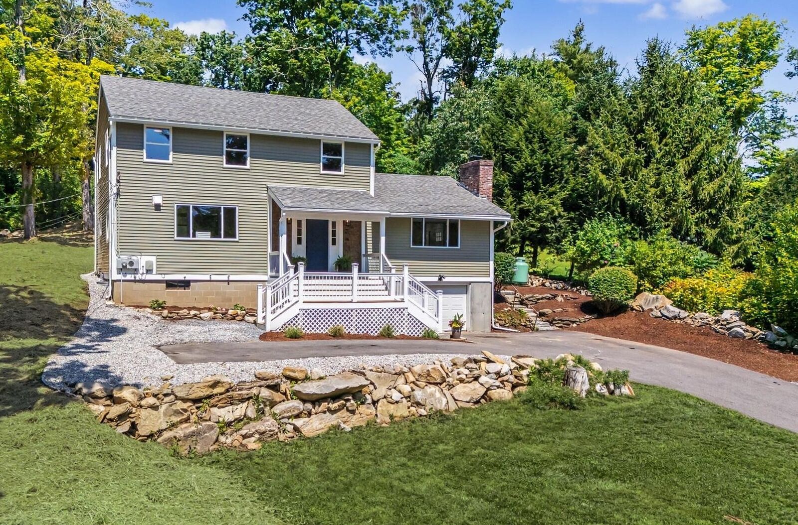 Property Photo: 11 Wood Lane NH 03049