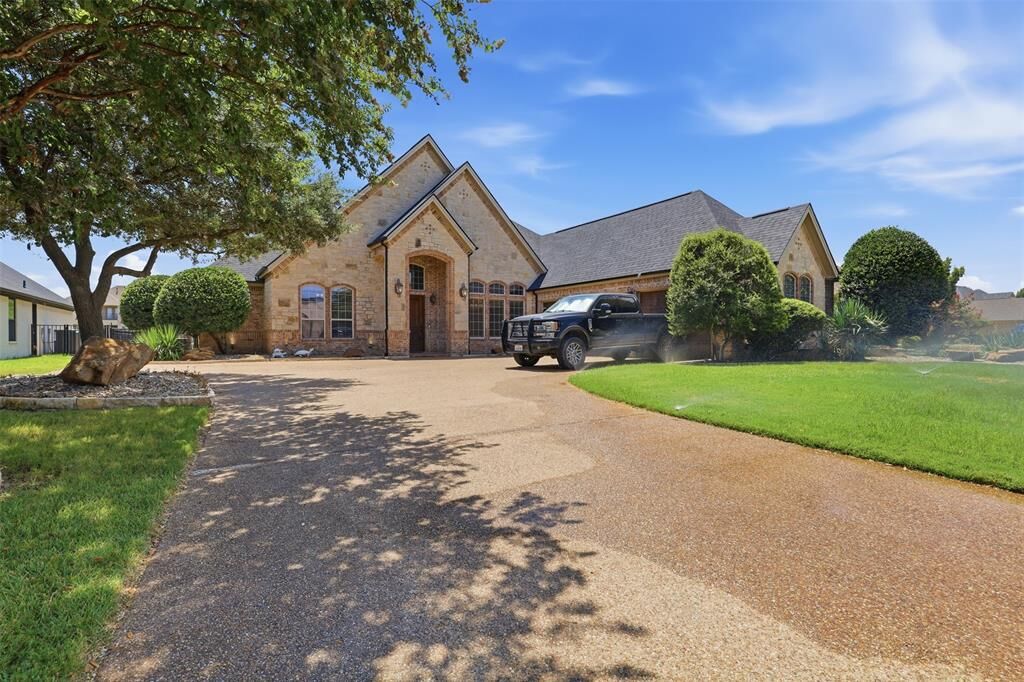 Property Photo:  2606 Waters Edge Drive  TX 76048 