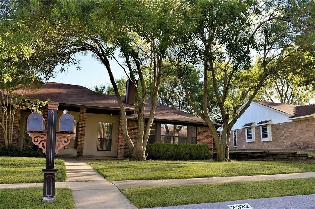 Property Photo: 2332 Chestnut Way TX 76022