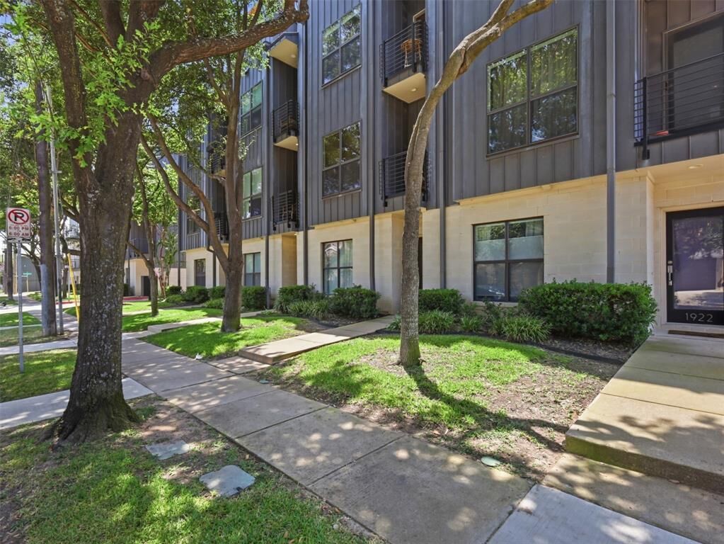 Property Photo: 1918 Hope Way TX 75206