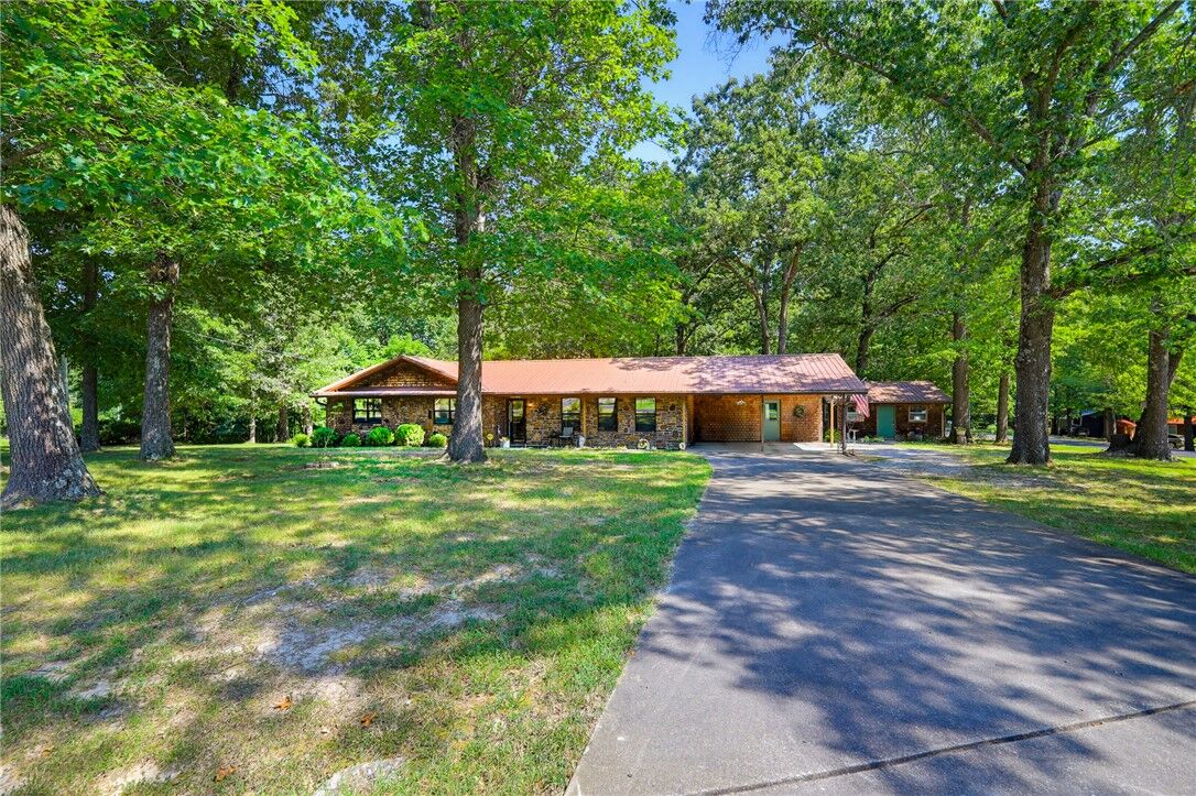 Property Photo: 16123 Walnut Trace AR 72704