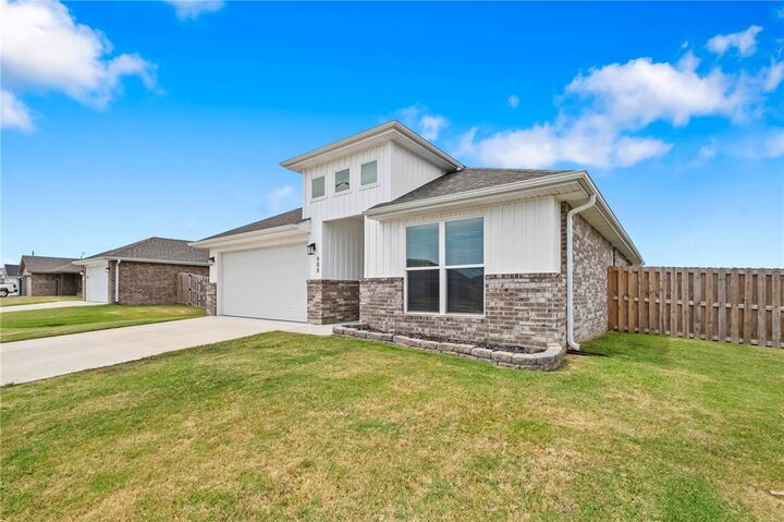 Property Photo: 908 S Sparrow Street AR 72761