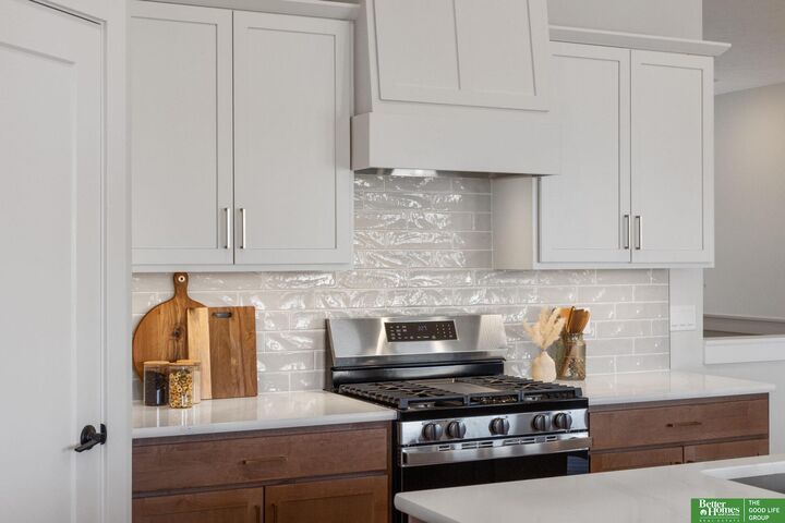 Property Photo: 8922 Von Street NE 68046
