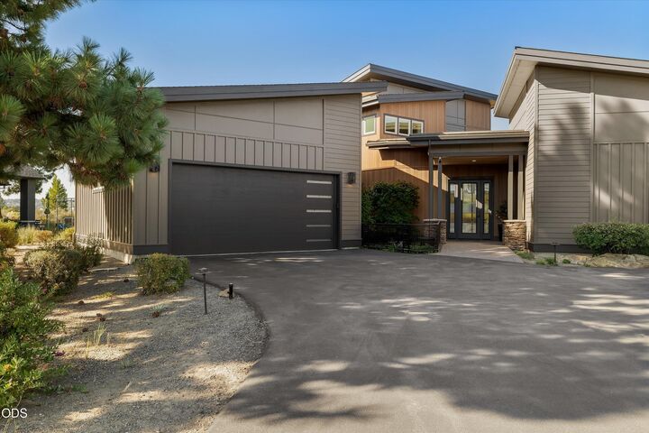 Property Photo:  61649 Hosmer Lake Drive  OR 97702 