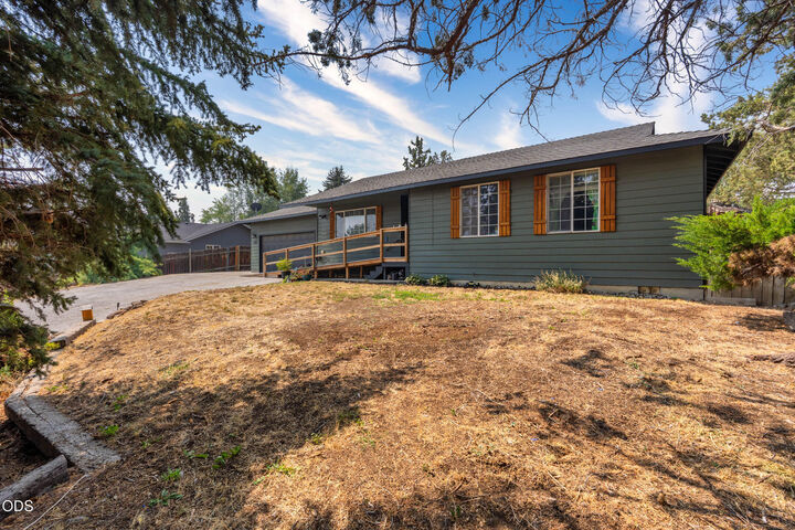 Property Photo:  709 SW Lorraine Drive  OR 97741 
