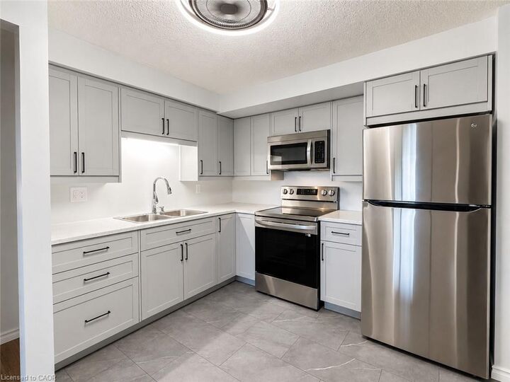 Property Photo:  266 Overlea Drive 402  ON N2M 5N2 
