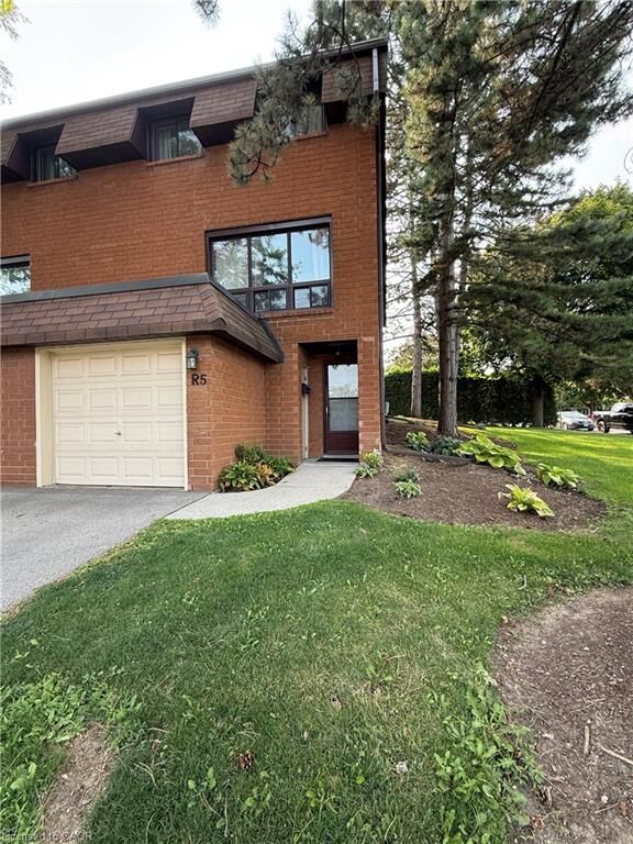 Property Photo:  444 Stone Church Road W R5  ON L9B 1R1 