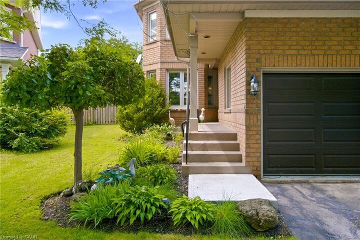 Property Photo: 213 Fellowes Crescent ON L0R 2H3