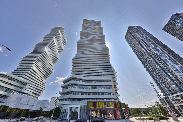 Property Photo: 3900 Confederation Parkway 4001 ON L5B 0M3
