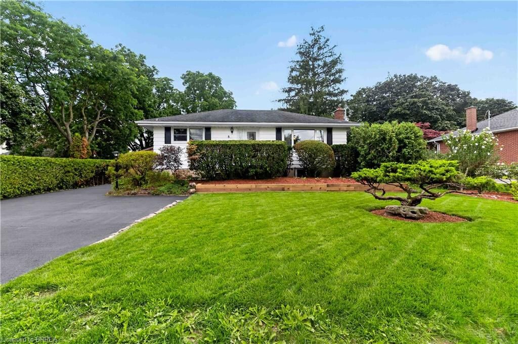 Property Photo: 8 Avondale Crescent ON N3S 4L5