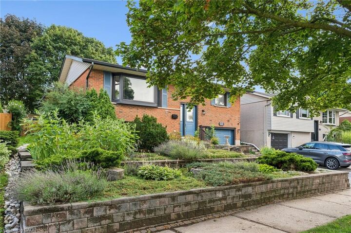Property Photo:  37 Dunsmere Drive  ON N2E 1V5 