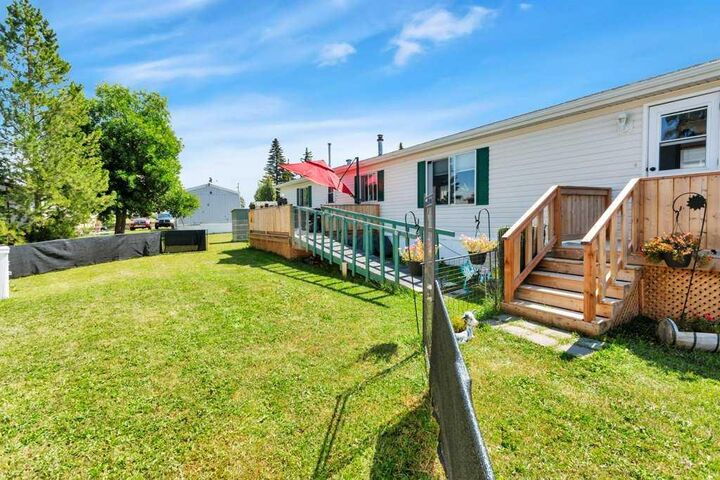 Property Photo: 212 Willow Place AB T0M 0H0