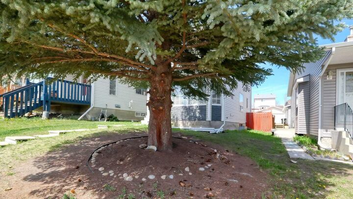 Property Photo: 157 Harvest Gold Heights NE AB T3K 4H2