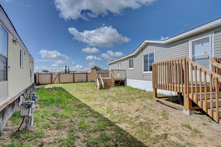 9824 104 Avenue 80 — photo 1
