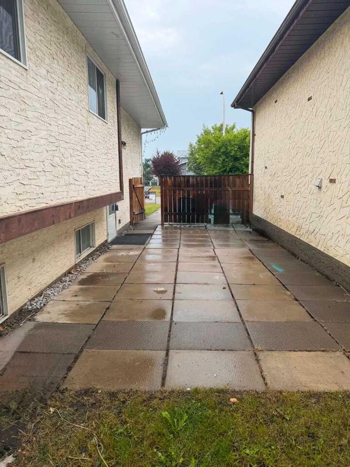 Property Photo: 3905 52 Avenue AB T4J 1C8