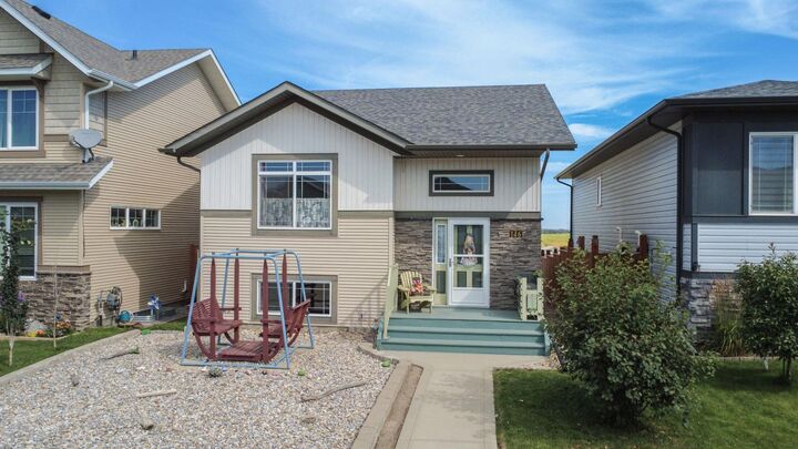 146 Truant Crescent — photo 1