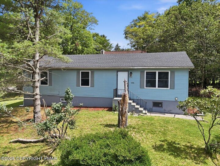 Property Photo:  5358 Lockwood Drive  PA 18466 