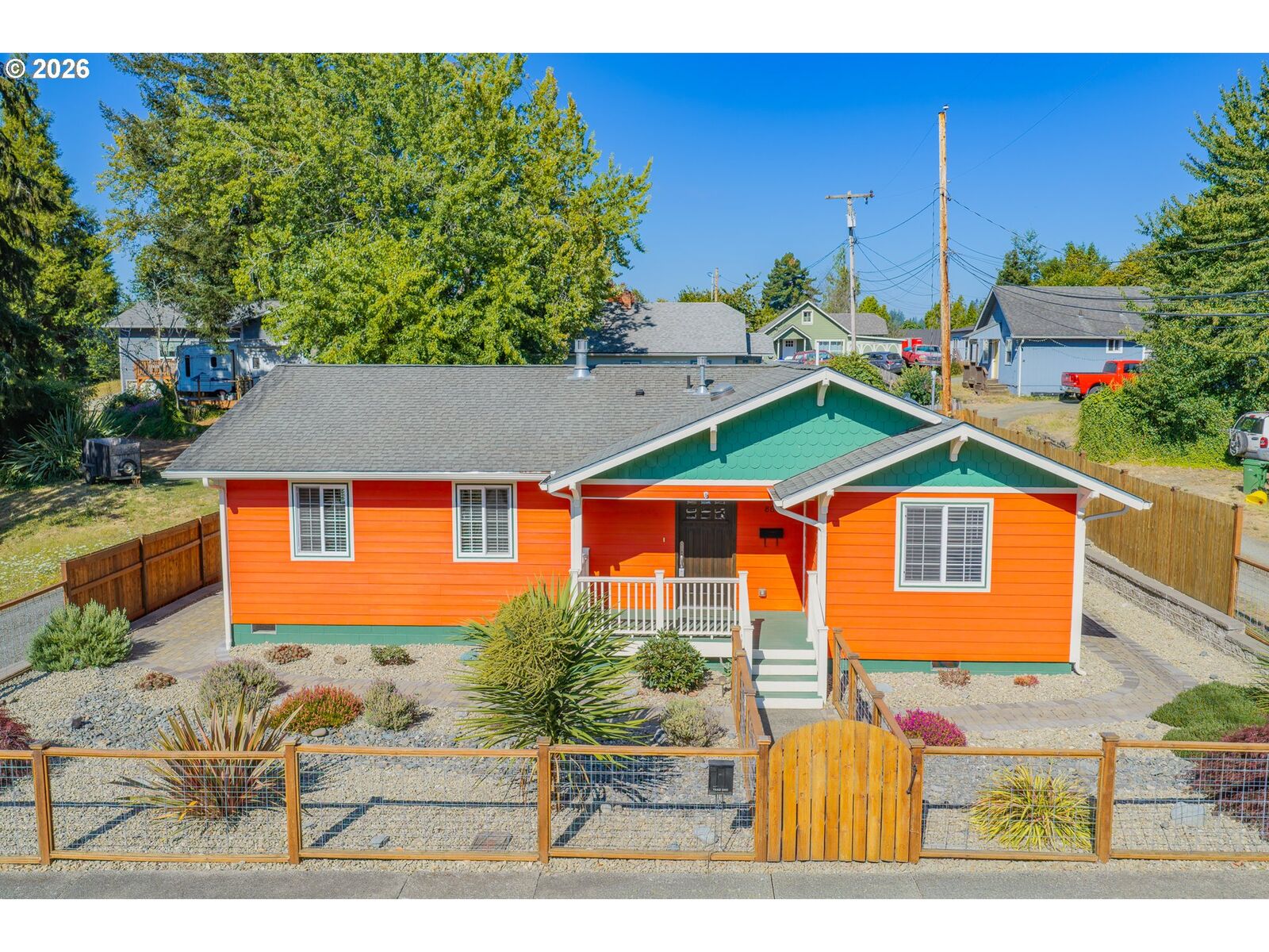 Property Photo: 869 N Collier St OR 97423