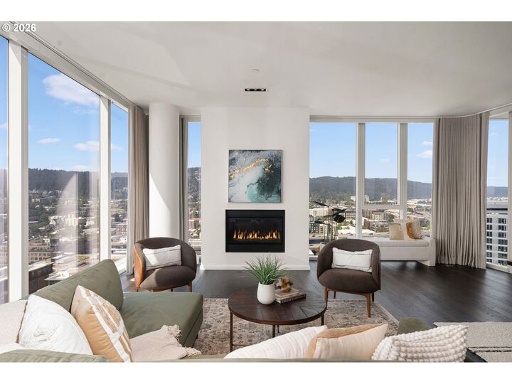Property Photo: 1075 NW Northrup St 2514 OR 97209