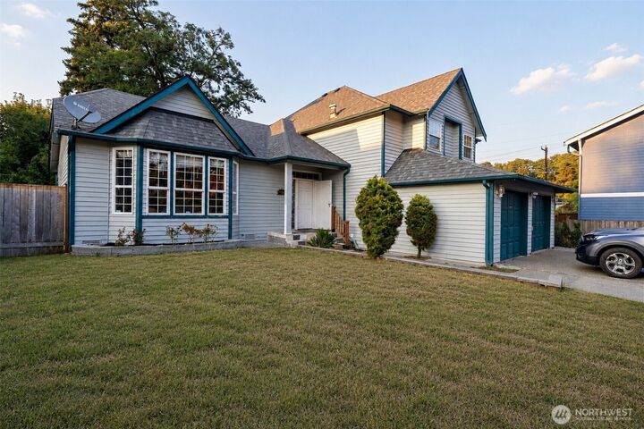 Property Photo:  5018  Ryan Way  WA 98178 