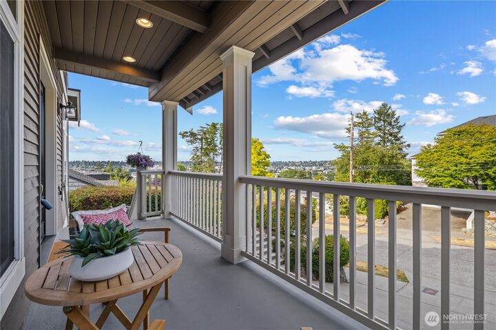 Property Photo:  4047  Willams Avenue W  WA 98199 