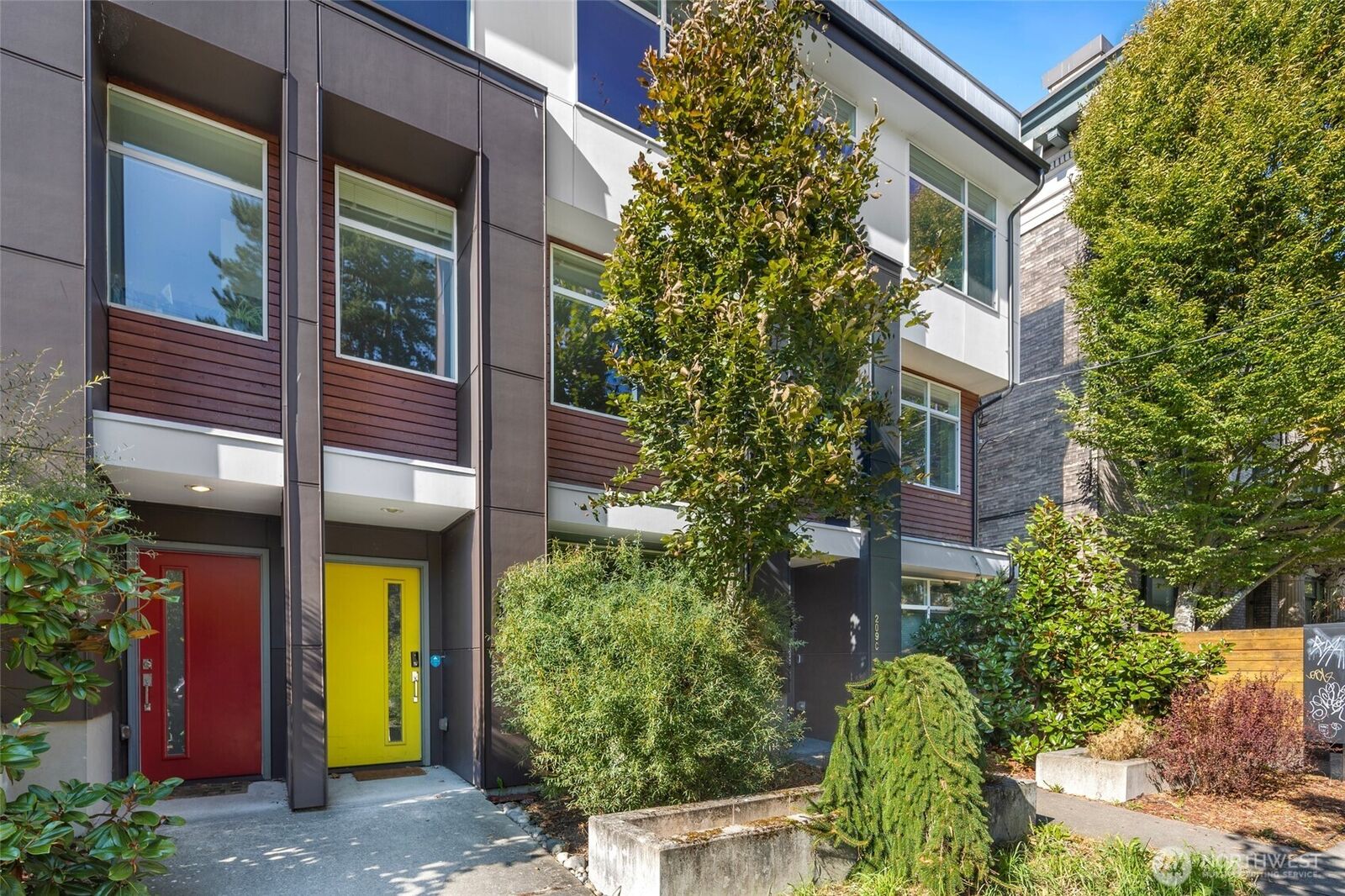 Property Photo: 209 13th Avenue E B WA 98102