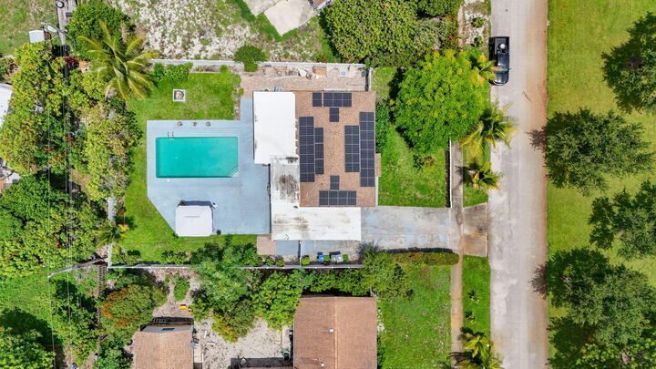 Property Photo: 813 Date Palm Drive FL 33403