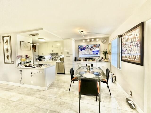 Property Photo: 3008 Guildford A FL 33434