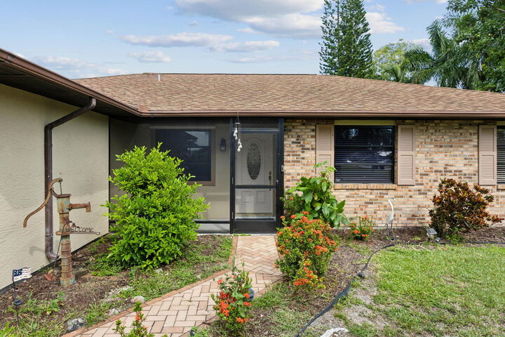 Property Photo: 501 NW Colonial Street FL 34983