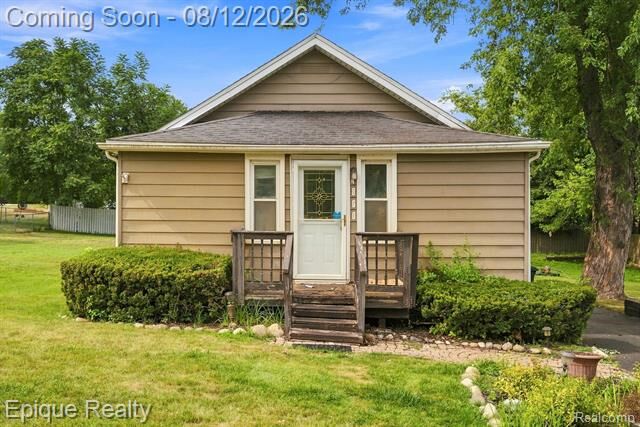 Property Photo:  4860 Lakeview Avenue  MI 48324 