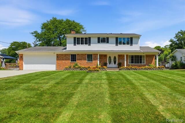 Property Photo:  1888 Squaw Lagoon Drive  MI 48371 